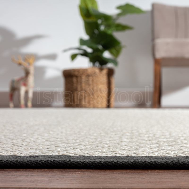 Alfombra Moderna Sisalo, Color Beige Con Borde Negro. Colección Pera Sisalo.