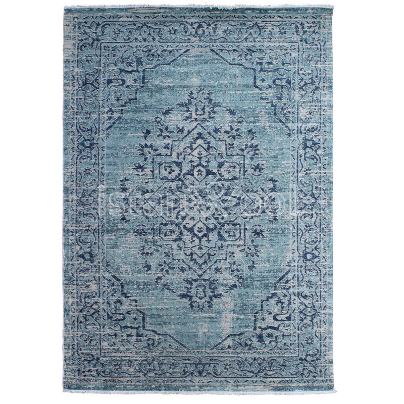 Alfombra Grande Moderna con Diseño Estilo Antiguo, Pelo Corto. Color Celeste. Colección Sirkeci