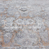 Alfombra Moderna Con Diseño, Gruesa, Pelo Corto, Color Gris con Naranja. Colección Riva.