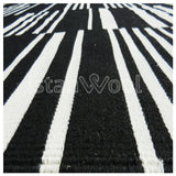 Alfombra Kilim Moderna de Lana Hecha a Mano, Color Blanca con Negro. Colección Makalu