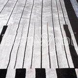 Alfombra Grande Premium Moderna, Gruesa, Pelo con Relieve, Negra con Blanco y Café. Colección Emirgan