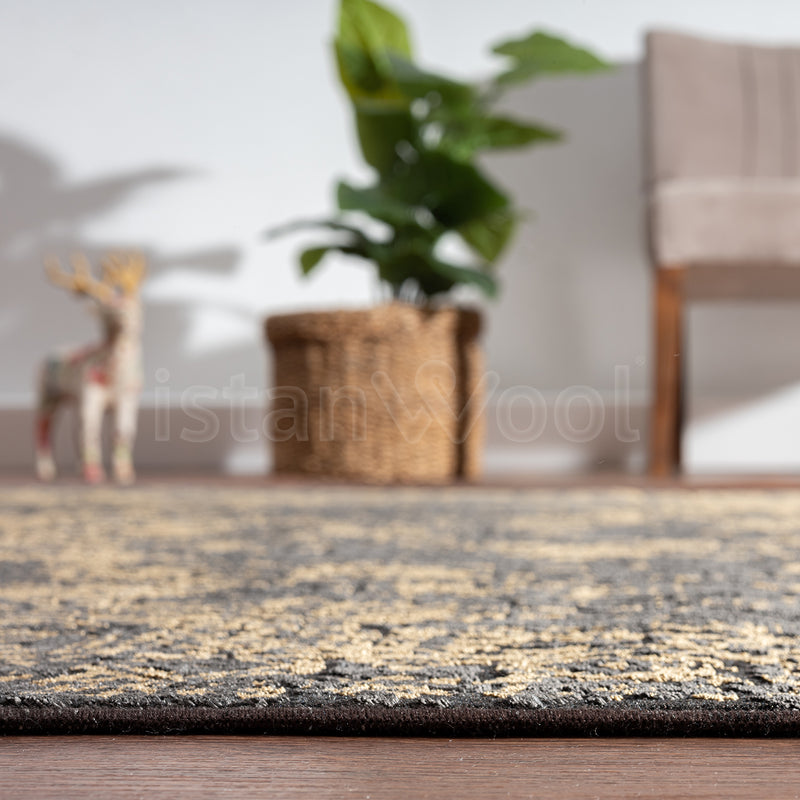 Alfombra Moderna Estilo Antiguo, Gruesa, Pelo con Relieve, Color Negro con Dorado. Colección Ortakoy